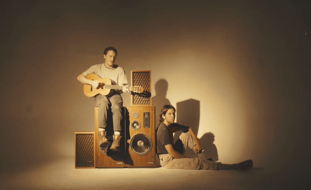 Hovvdy dans le clip de True Love