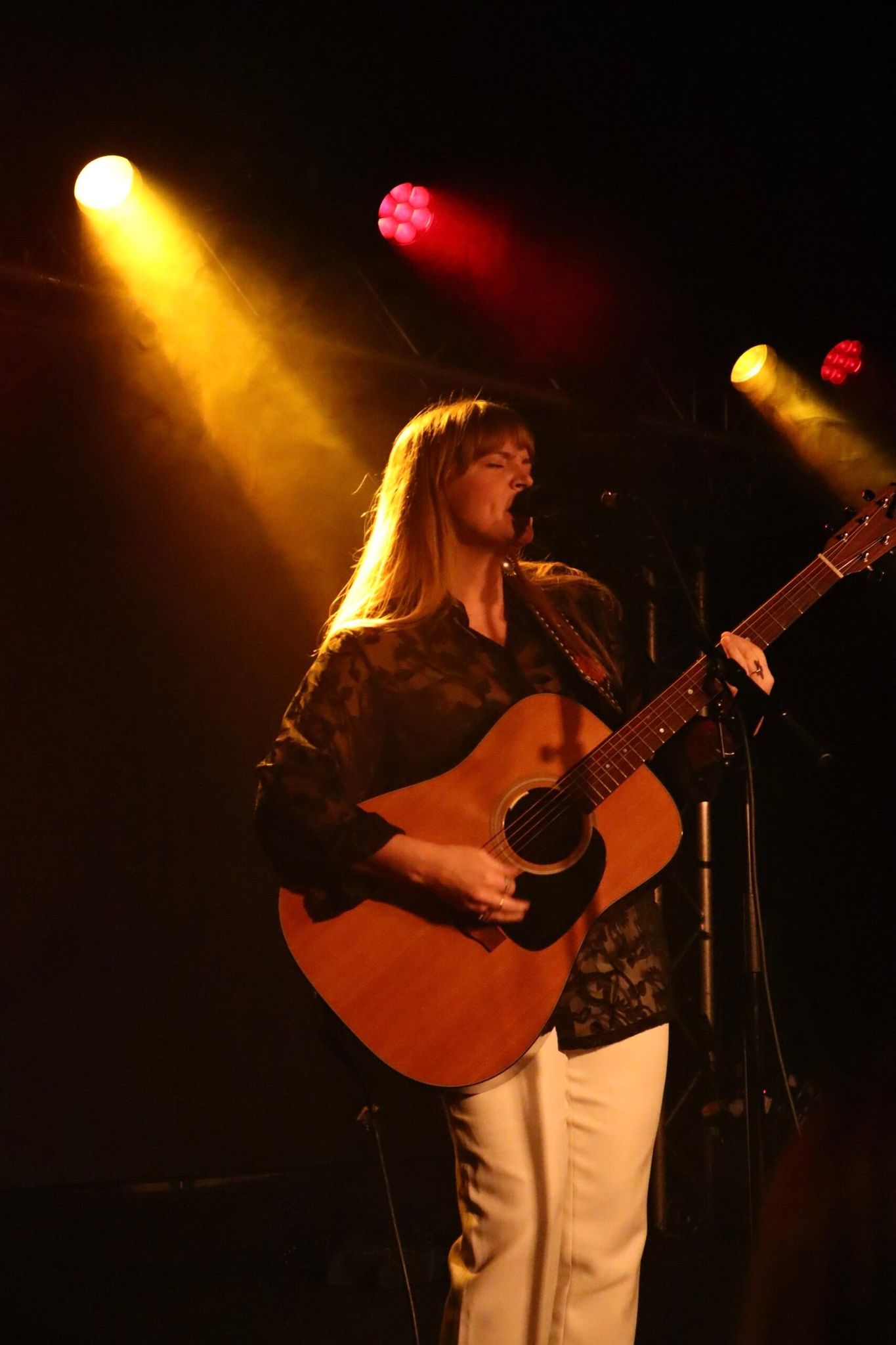 Courtney Marie Andrews sur la scène de La Boule Noire © Léna Chinchio