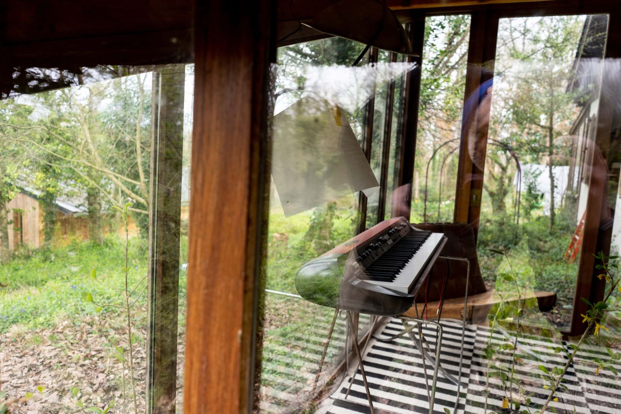 UTO : a room with a view