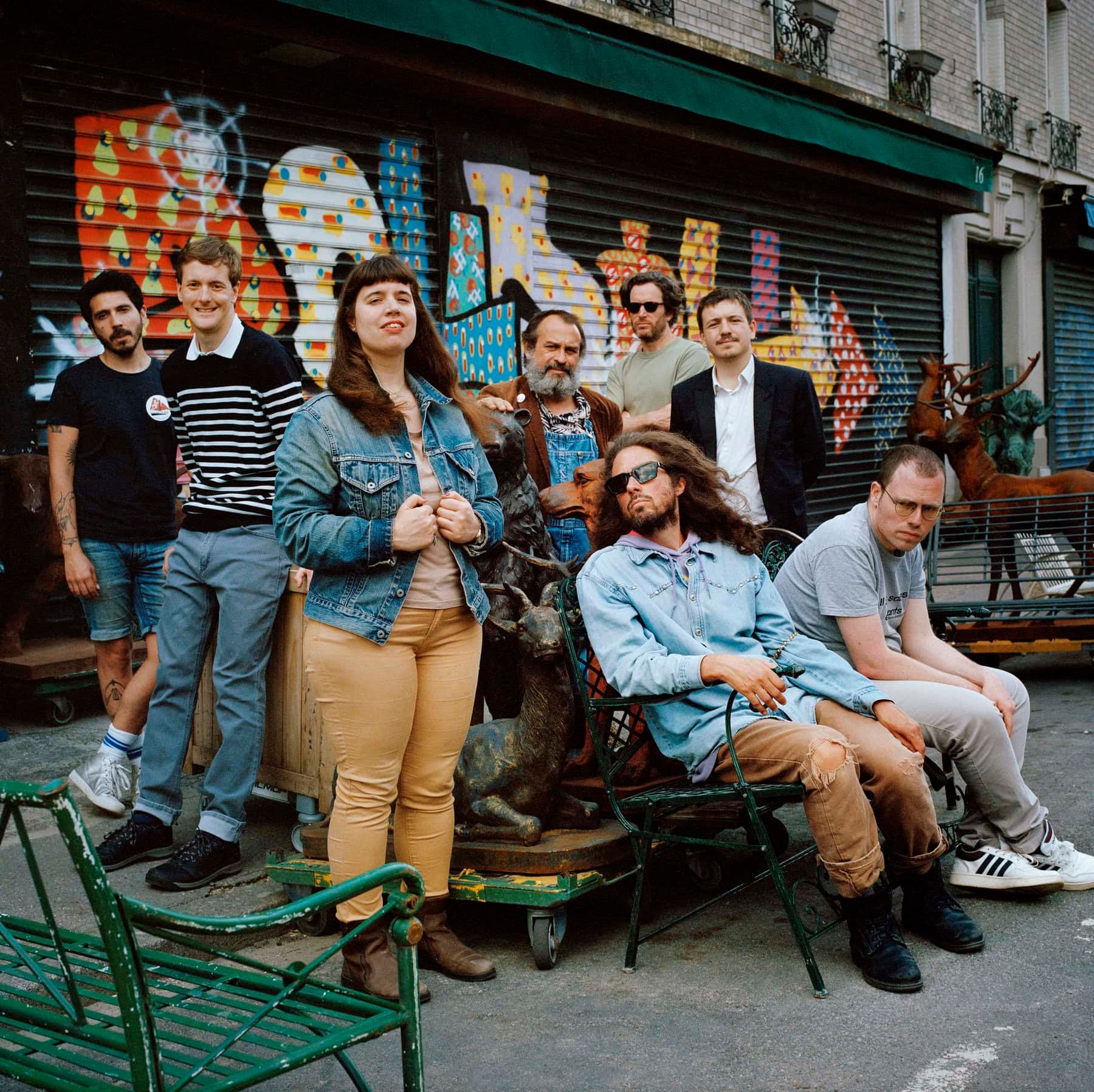 Astéréotypie avec de gauche à droite: Christophe L'Huillier, Aurélien Lobjoit, Claire Ottaway, Eric Tafani, Arthur B. Gillette, Benoît Guivarch, Stanislas Carmont et Yohann Goetzmann, photographiés à Saint-Ouen le 25 mai 2024 par Mathieu Zazzo