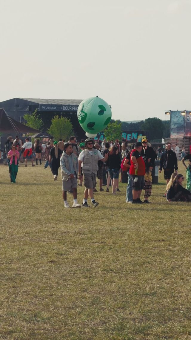 On a été prendre la température à l’ouverture du festival de Dour, on était obligé de faire pareil pour la fermeture 👀…